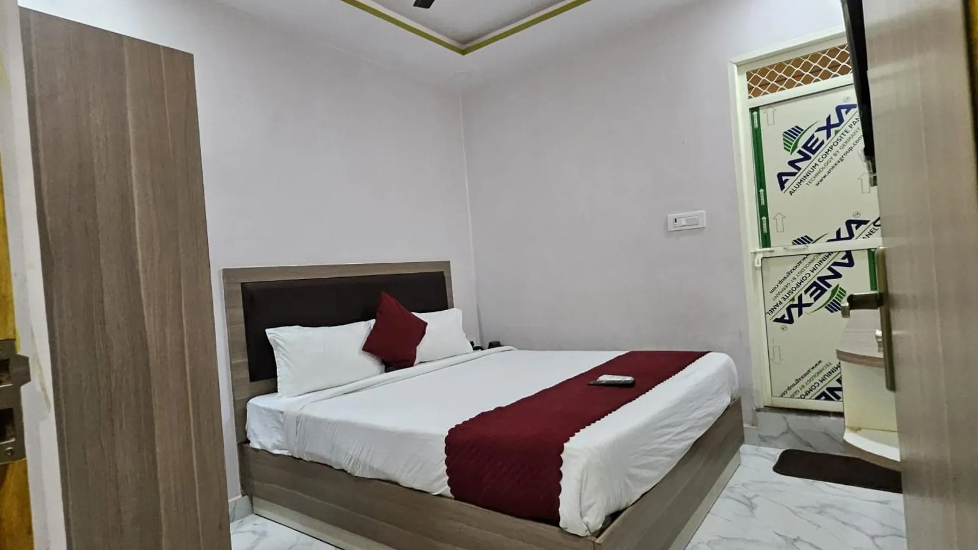 ****  A Premium Hotel Pvs Grand Near Baba Vishwanath Temple - Luxury & Spacious Rooms #Wifi #Parking #Lift & Excellent Customer Service - Best Location - Best Seller Hotel In Varanasi Ινδία