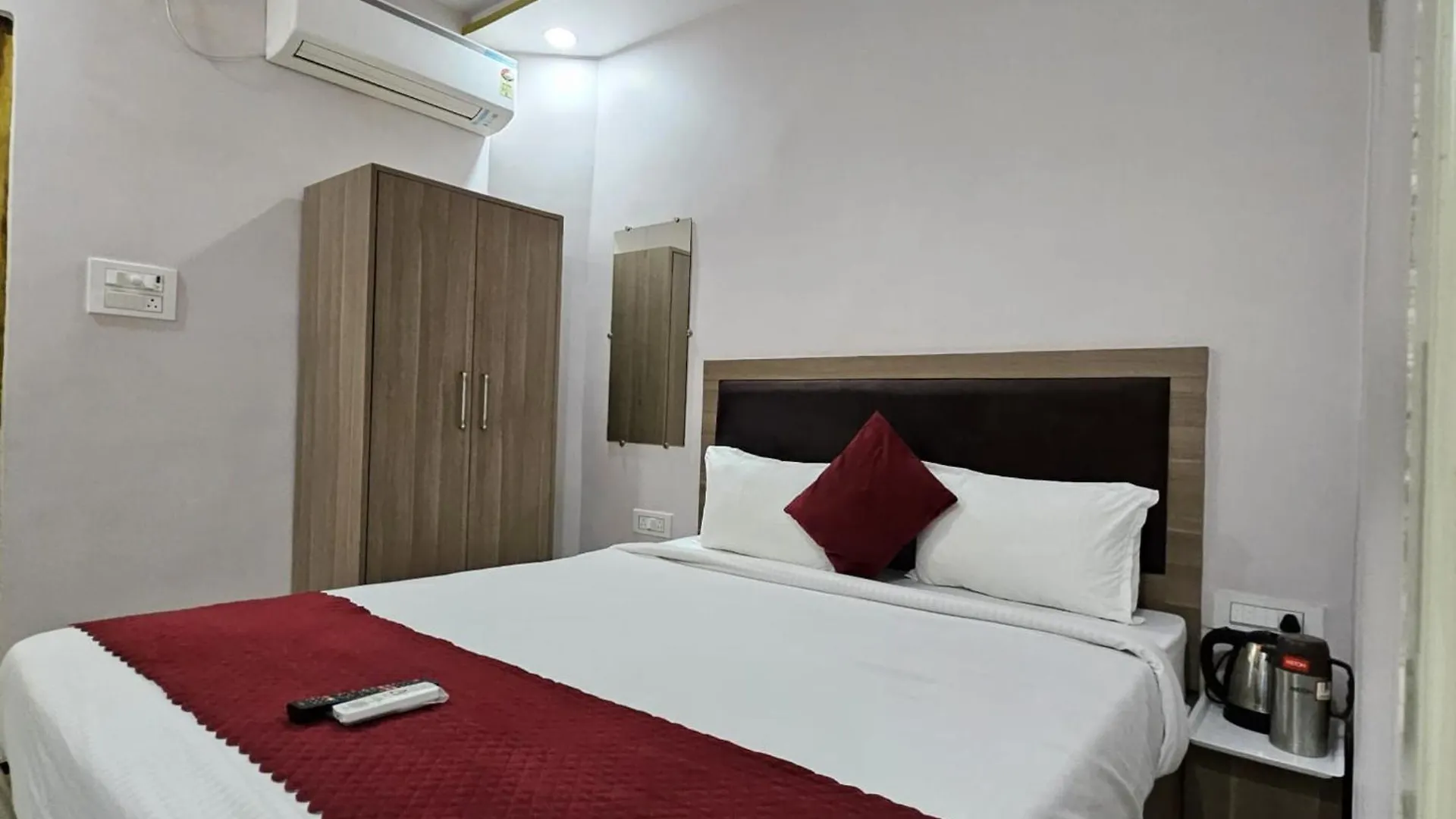 A Premium Hotel Pvs Grand Near Baba Vishwanath Temple - Luxury & Spacious Rooms #Wifi #Parking #Lift & Excellent Customer Service - Best Location - Best Seller Hotel In Varanasi